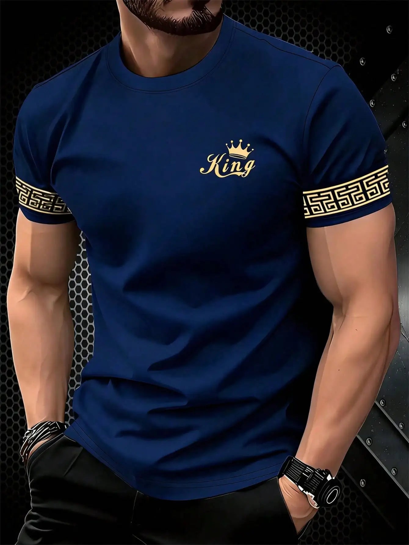 Camiseta Masculina Preta e Dourada com Estampa "King" - Luxo e Personalidade