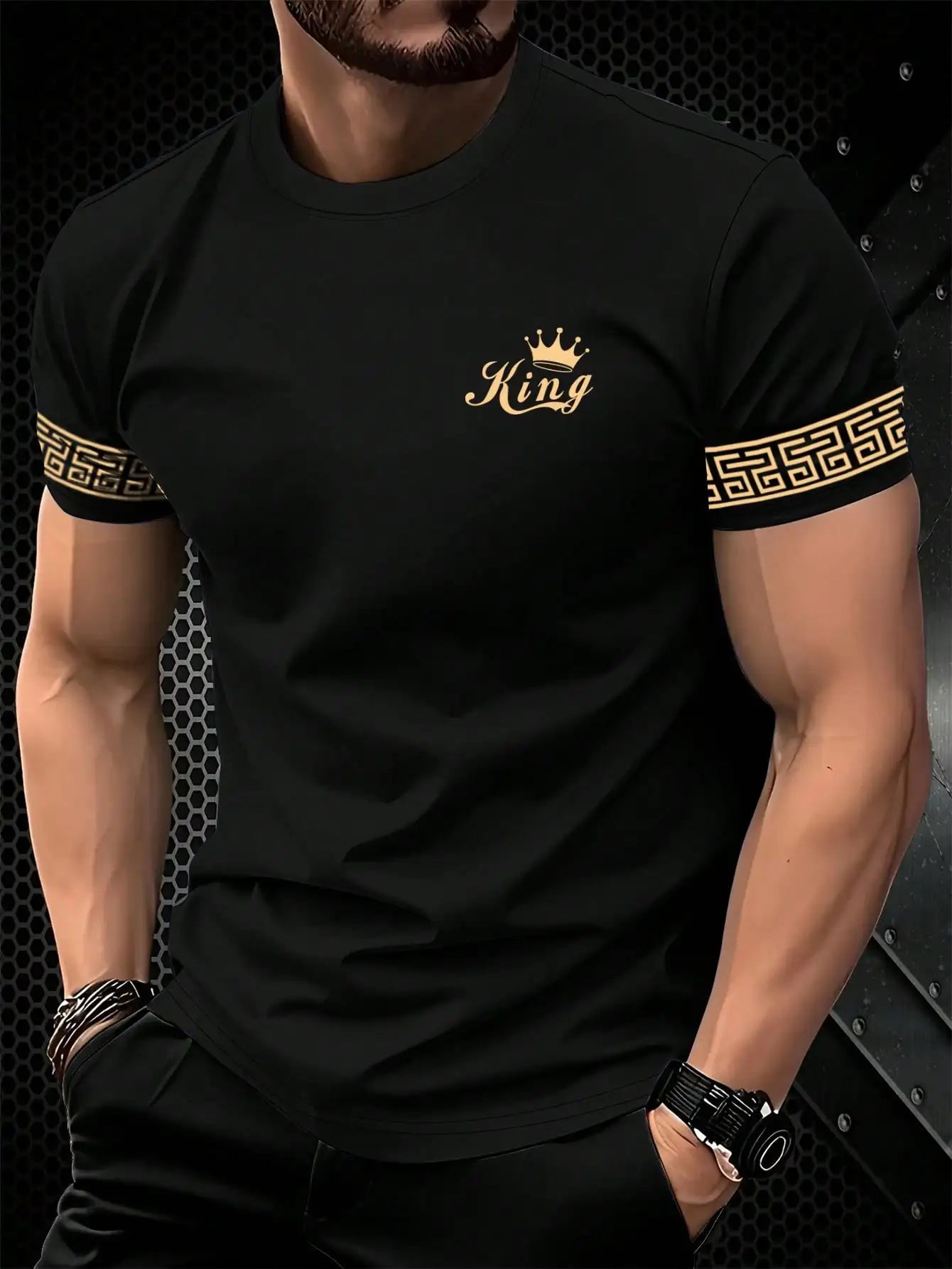Camiseta Masculina Preta e Dourada com Estampa "King" - Luxo e Personalidade