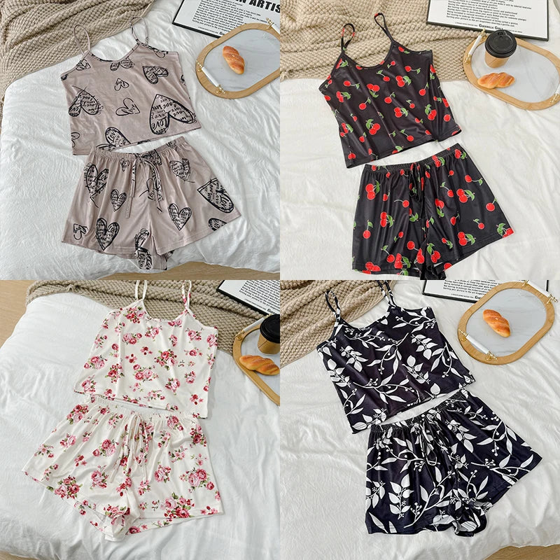 Conjunto de Pijama Feminino de Cetim com Estampa - Camiseta Gola Redonda e Shorts Seda Gelada