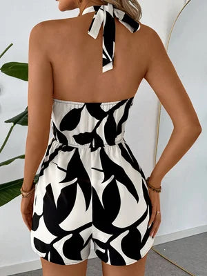 Macacão Feminino Halter com Estampa de Folhas Preto e Branco - Verão Casual