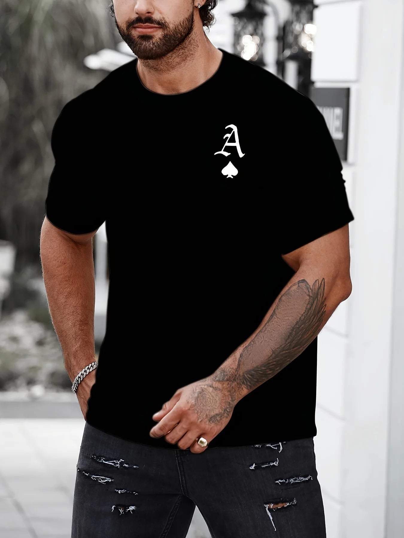 Camiseta Masculina Preta e Dourada com Estampa "King" - Luxo e Personalidade