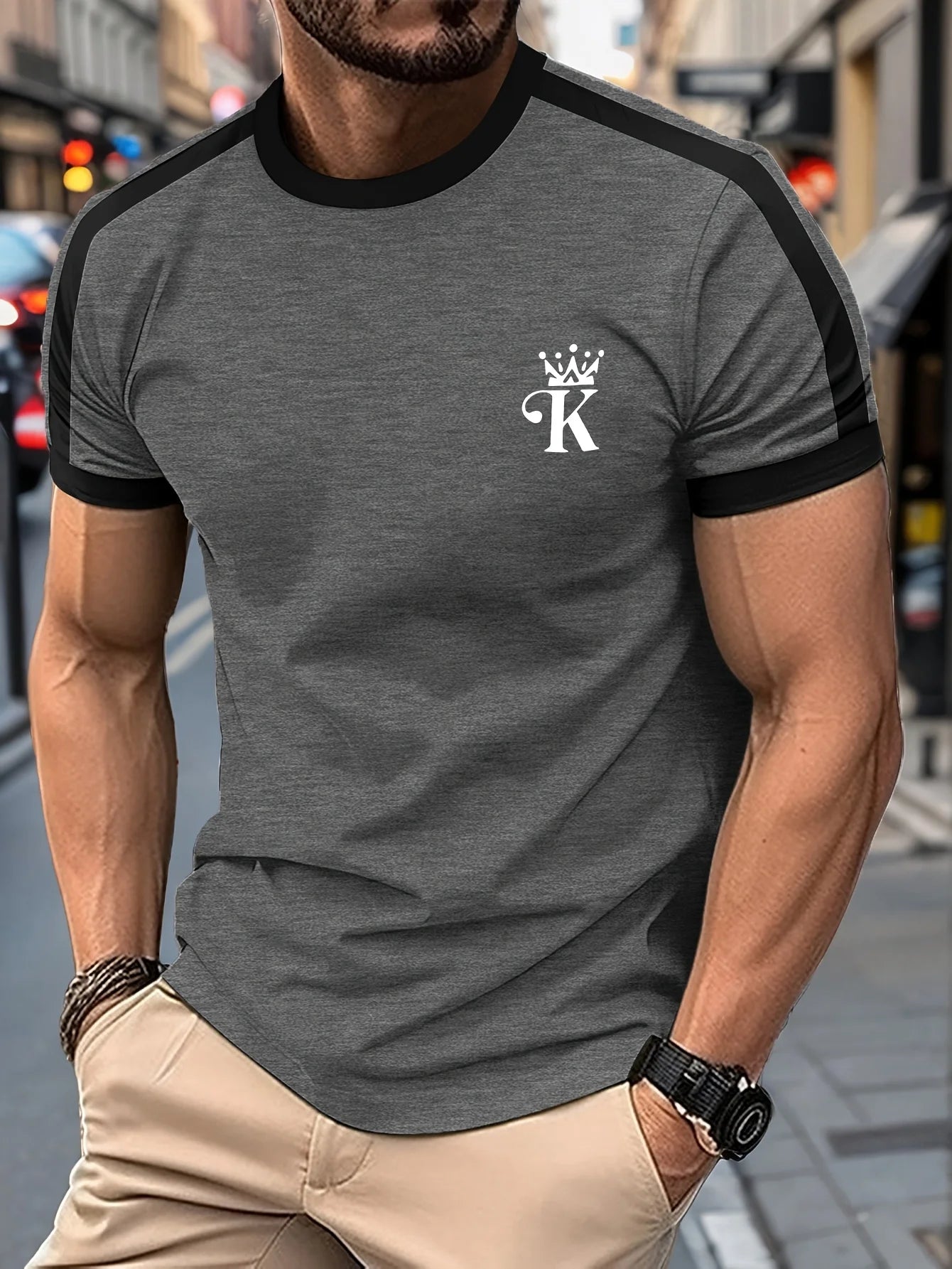 Camiseta Masculina Preta e Dourada com Estampa "King" - Luxo e Personalidade
