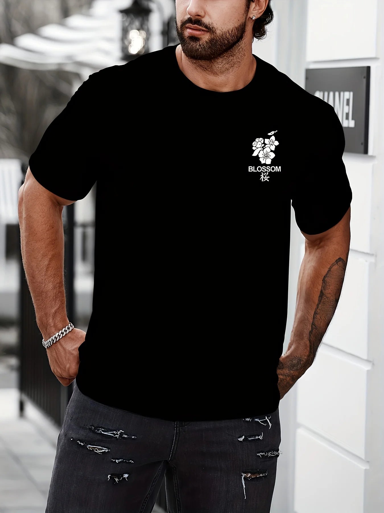 Camiseta Masculina Preta e Dourada com Estampa "King" - Luxo e Personalidade