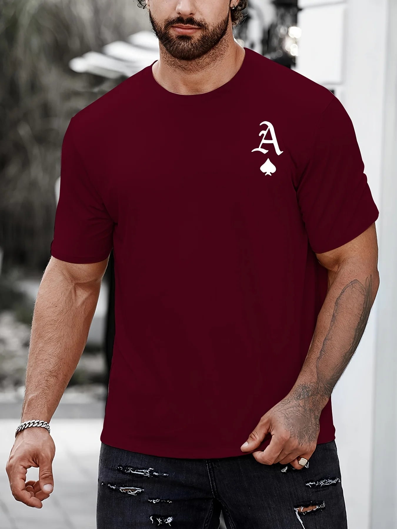 Camiseta Masculina Preta e Dourada com Estampa "King" - Luxo e Personalidade